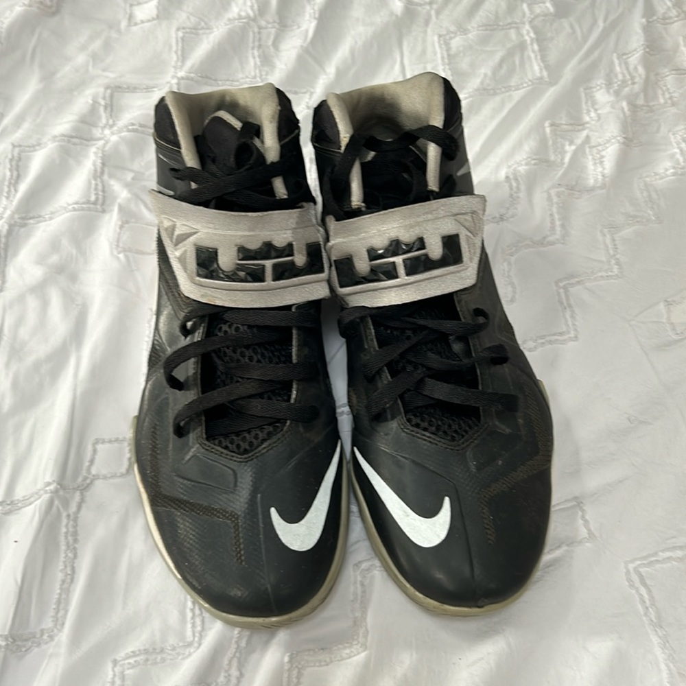 Nike LeBron James  Zoom Soldier 7